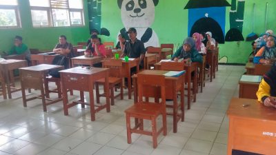Rapat Dinas SMPN 2 Picung, MI Triyatna Ajak Dewan Guru dan TU Tingkatkan Kualitas Pendidikan