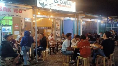 Rehat Sejenak Sambil Seruput Es Coklat di Kedai Nusantara