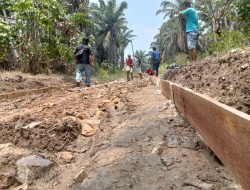 DD Tahap 3 Tahun 2023 Selamatkan Jalan Poros Desa Ganggaeng Kecamatan Picung