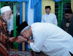 Berkunjung ke Pandeglang Ganjar Dapat Dukungan Abuya Muhtadi Ulama Kharismatik Banten