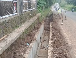 Proyek Drainase Ruas Jalan Labuan – Pandeglang Diduga Tak Sesuai Spesifikasi Kontruksi