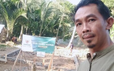 Kades Harapan Karya, Dedi Apandi Saat Meninjau Lokasi Rumah Layak Huni Bantuan Yang Disalurkan BAZNAS Propinsi Banten kepada Warganya, Kamis (23/7/2026)