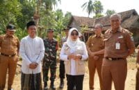 Bupati Pandeglang, Hj R Dewi Setiani Saat Meninjau Langsung Ruas Jalan Yang Akan Dibangun Dalam Program Bang Andra