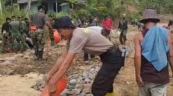 Semangat Kemanunggalan TNI Bersama Warga Bangun Infrastruktur Desa Pasirgadung