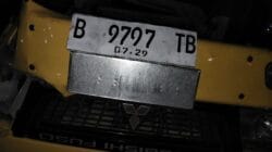 Mobil Box Diduga Bermuatan BBM Solar Terjungkal di Ruas Jalan Panimbang – Labuan