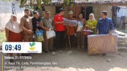 Pemerintah Desa Panimbang Jaya Berikan Bantuan Berupa Sembako Kepada Keluarga Sukri Yang Tinggal Di Rumah Tidak Layak Huni di Kampung Soge