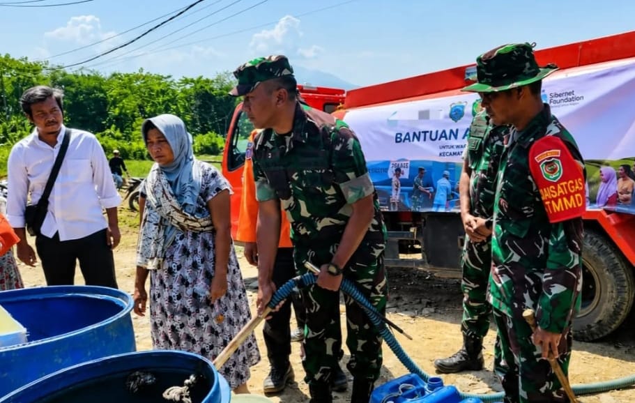 Danrem 064/MY, Brigjen TNI Daru Cahyadi Soeprapto didampingi Dandim 0601/Pandeglang Letkol Inf Afri Swandi Ritonga meninjau langsung progres pembangunan TMMD ke 129 di Kecamatan Patia Kabupaten Pandeglang, Rabu (22/7/2026).