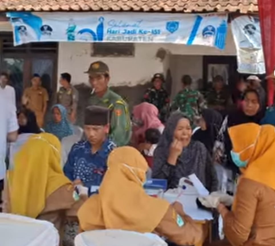 Tim Kesehatan Puskesmas Patia Berikan Layanan Kesehatan Gratis dalam Kegiatan TMMD ke 129.