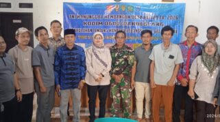 Foto Bersama Usai Digelarnya Penyuluhan Literasi dan Digitalisasi di Kantor Desa Pasirgadung Kecamatan Patia