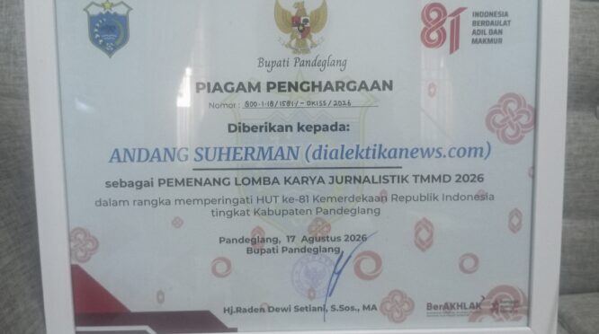 Piagam penghargaan lomba karya jurnalistik seputar kegiatan TMMD ke 129